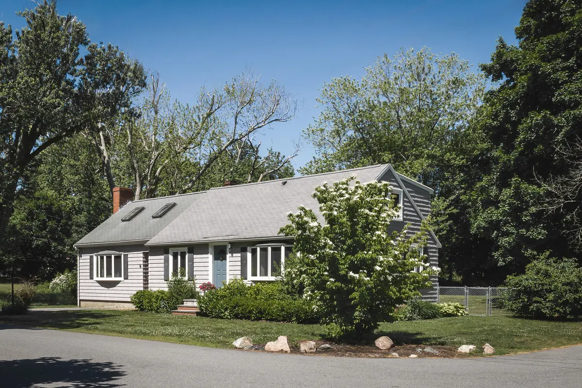 22 Grant Ave, South Hamilton, MA 01982-1819