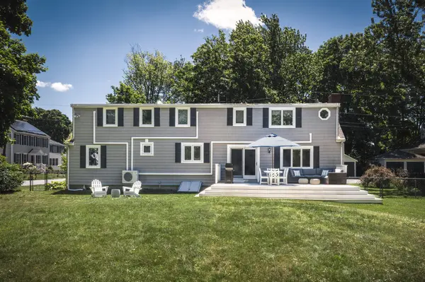 22 Grant Ave, South Hamilton, MA 01982-1819