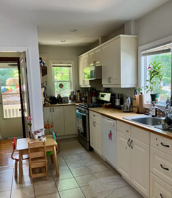 19 Prince St #1, Brookline, MA 02445-7504