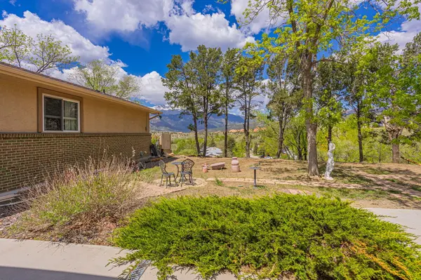 807 Fontmore St, Colorado Springs, CO 80904-1603