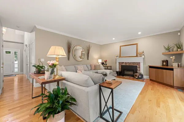 11 Castle Clare Cir, Wakefield, MA 01880-3867