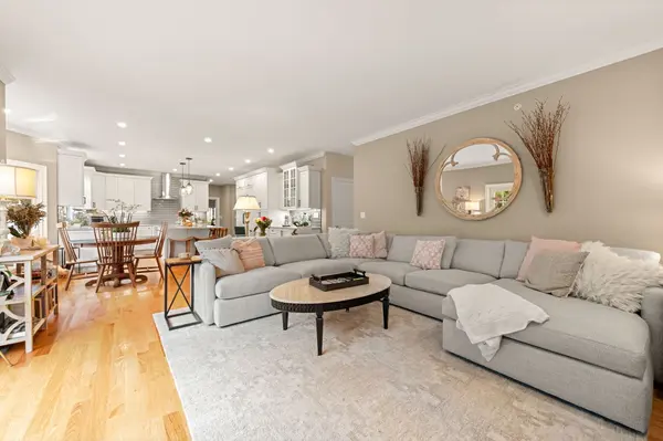 11 Castle Clare Cir, Wakefield, MA 01880-3867