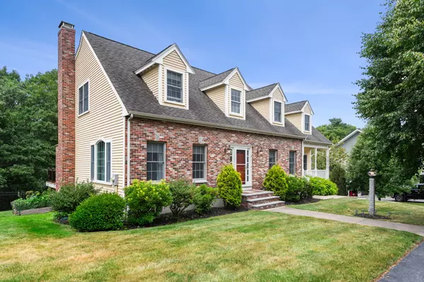 11 Castle Clare Cir, Wakefield, MA 01880-3867