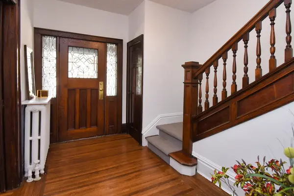 185 Fairleigh Ave S, Hamilton, ON L8M 2K6