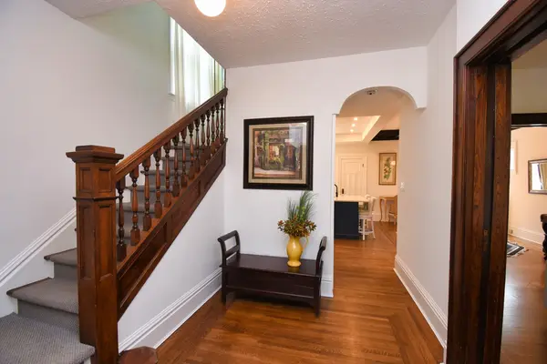 185 Fairleigh Ave S, Hamilton, ON L8M 2K6