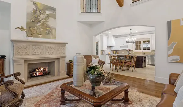618 Kessler Springs Dr, Dallas, TX 75208-4169