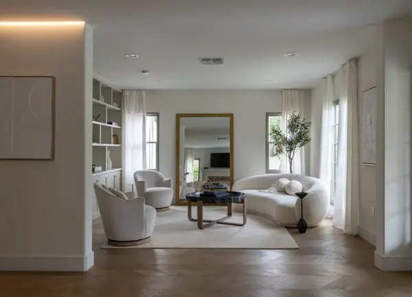 S Larchmont Blvd, Los Angeles, CA 90004