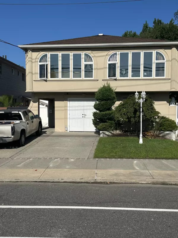 208 Arlene St, Staten Island, NY 10314-3204