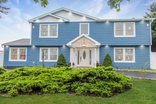 23 Patrician Ln, Medford, NY 11763-4416