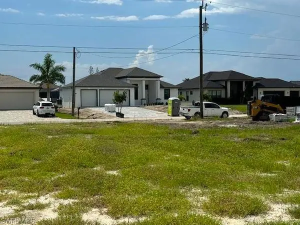 1803 NW 38th Pl, Cape Coral, FL 33993-3530