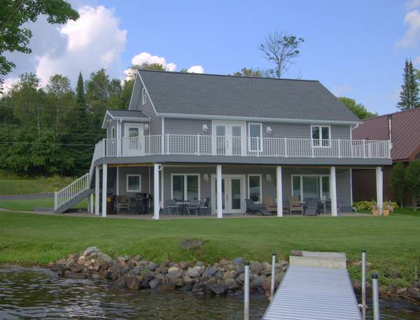 207 Noren Rd, Iron River, MI 49935-8480