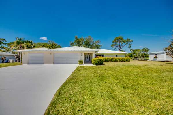 North Fort Myers, FL 33917-3825,17225 Castleview Dr
