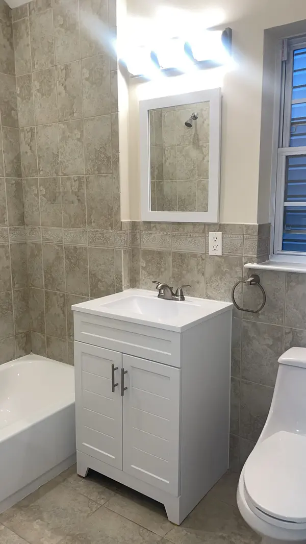 139 W 26th St #2, Bayonne, NJ 07002-1720