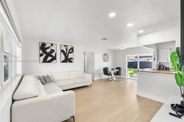 8430 NW 12th St, Pembroke Pines, FL 33024-4965