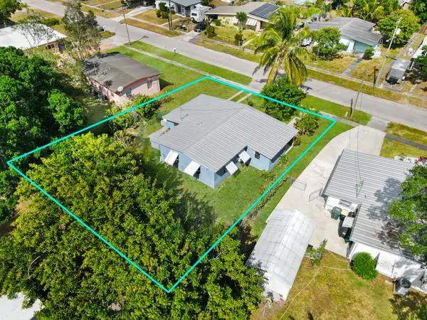 2107 Golfview Ct, Fort Pierce, FL 34950-5438