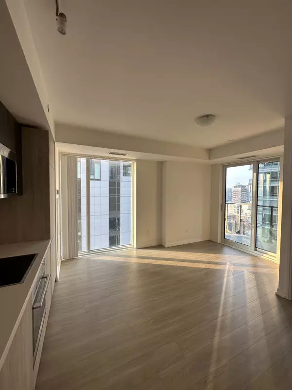 Toronto, ON M5V 0W6,8 Widmer St #2705