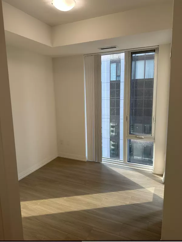 Toronto, ON M5V 0W6,8 Widmer St #2705