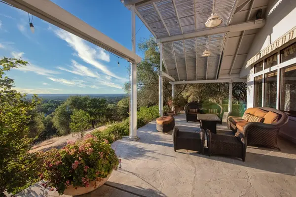 4094 Val Verde Rd, Loomis, CA 95650-9401