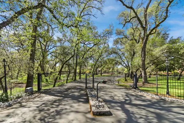 9274 King Rd, Loomis, CA 95650-8402