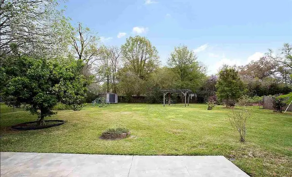 1244 Pickett Ave, Baton Rouge, LA 70808-8719