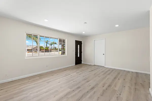 703 Mills St, Escondido, CA 92027-1945