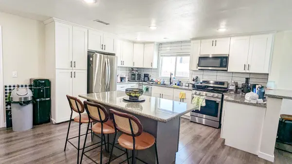 10313 San Vincente Ave, South Gate, CA 90280-6649