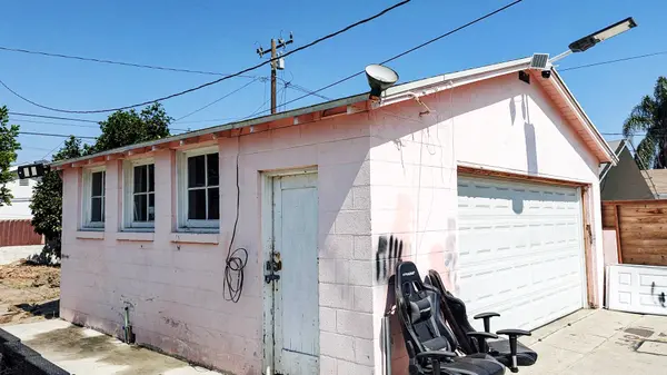10313 San Vincente Ave, South Gate, CA 90280-6649