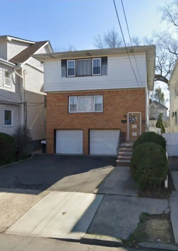 16 Dover St, Newark, NJ 07106-1607