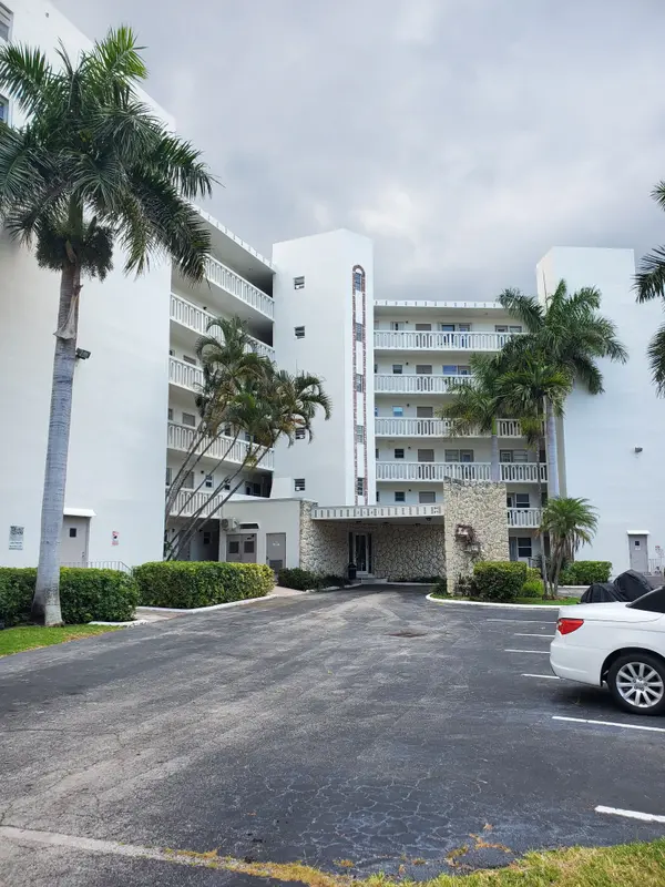 3181 S Ocean Dr #405, Hallandale Beach, FL 33009-6582
