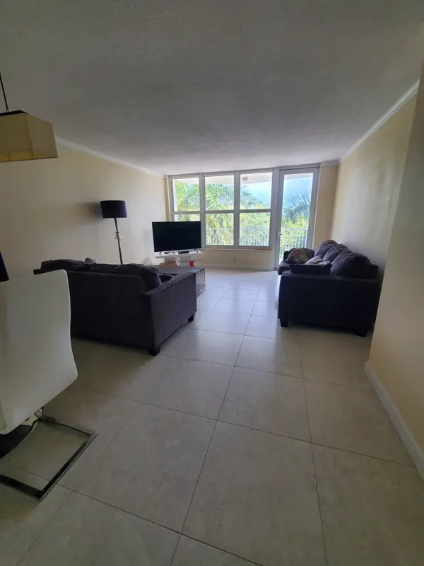 3181 S Ocean Dr #405, Hallandale Beach, FL 33009-6582