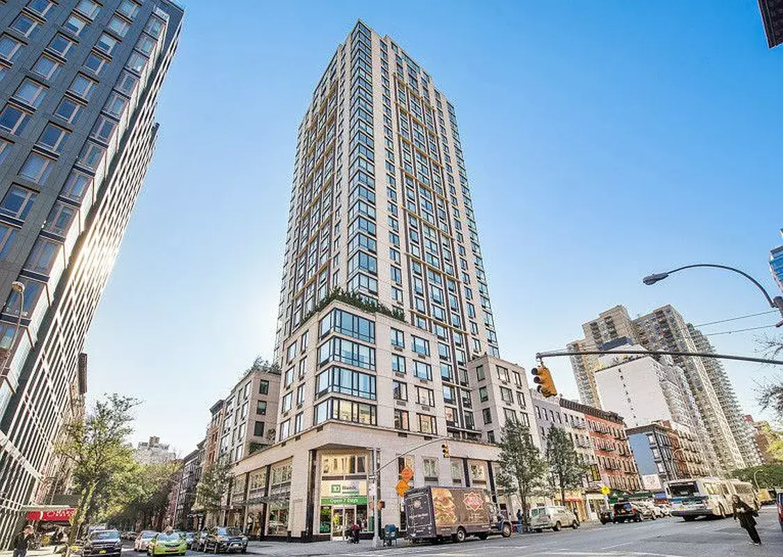 New York, NY 10075,300 East 77th Street #25A