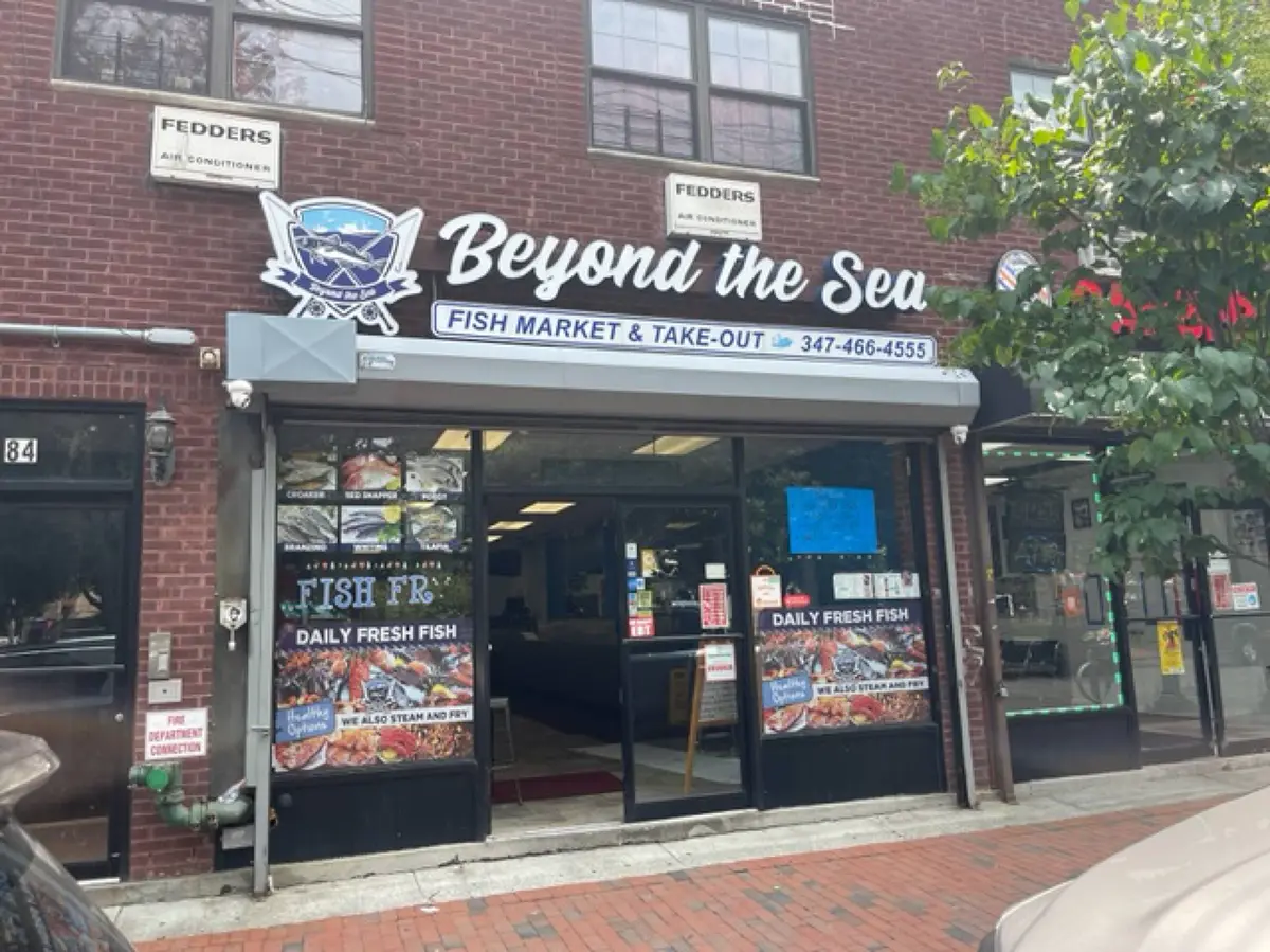 84 Canal St, Staten Island, NY 10304-2741