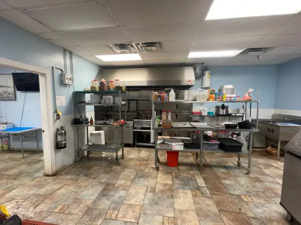 84 Canal St, Staten Island, NY 10304-2741
