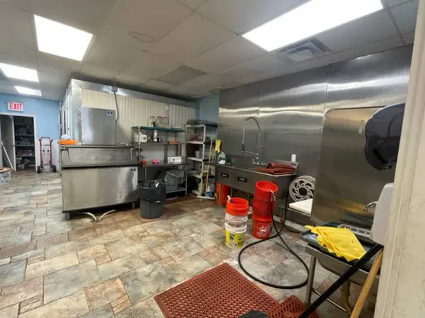 84 Canal St, Staten Island, NY 10304-2741