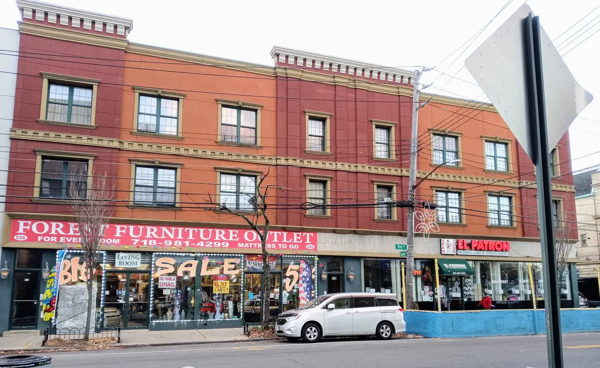 520 Bay St, Staten Island, NY 10304-3844