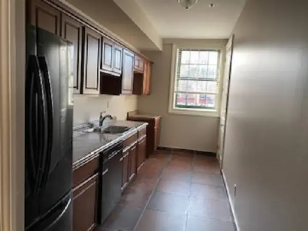 520 Bay St, Staten Island, NY 10304-3844