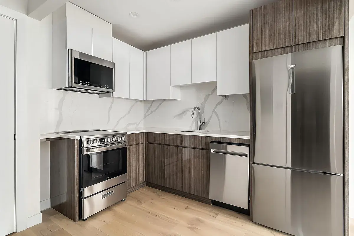 25-15 36th St #1FA, New York, NY 11103