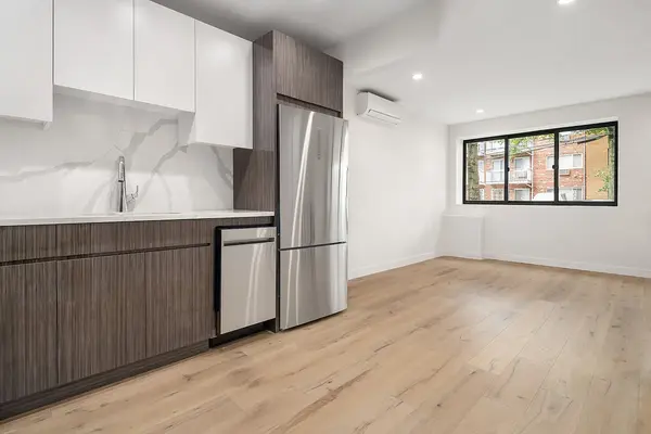 25-15 36th St #1FA, New York, NY 11103