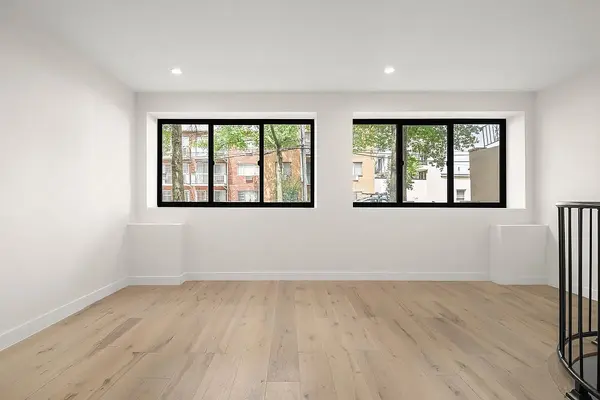 25-15 36th St #1FA, New York, NY 11103