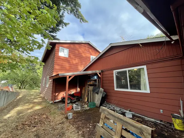 35216 Military Rd S, Auburn, WA 98001-9246