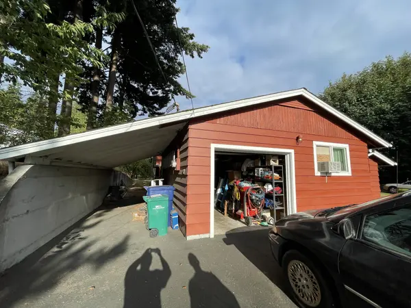35216 Military Rd S, Auburn, WA 98001-9246