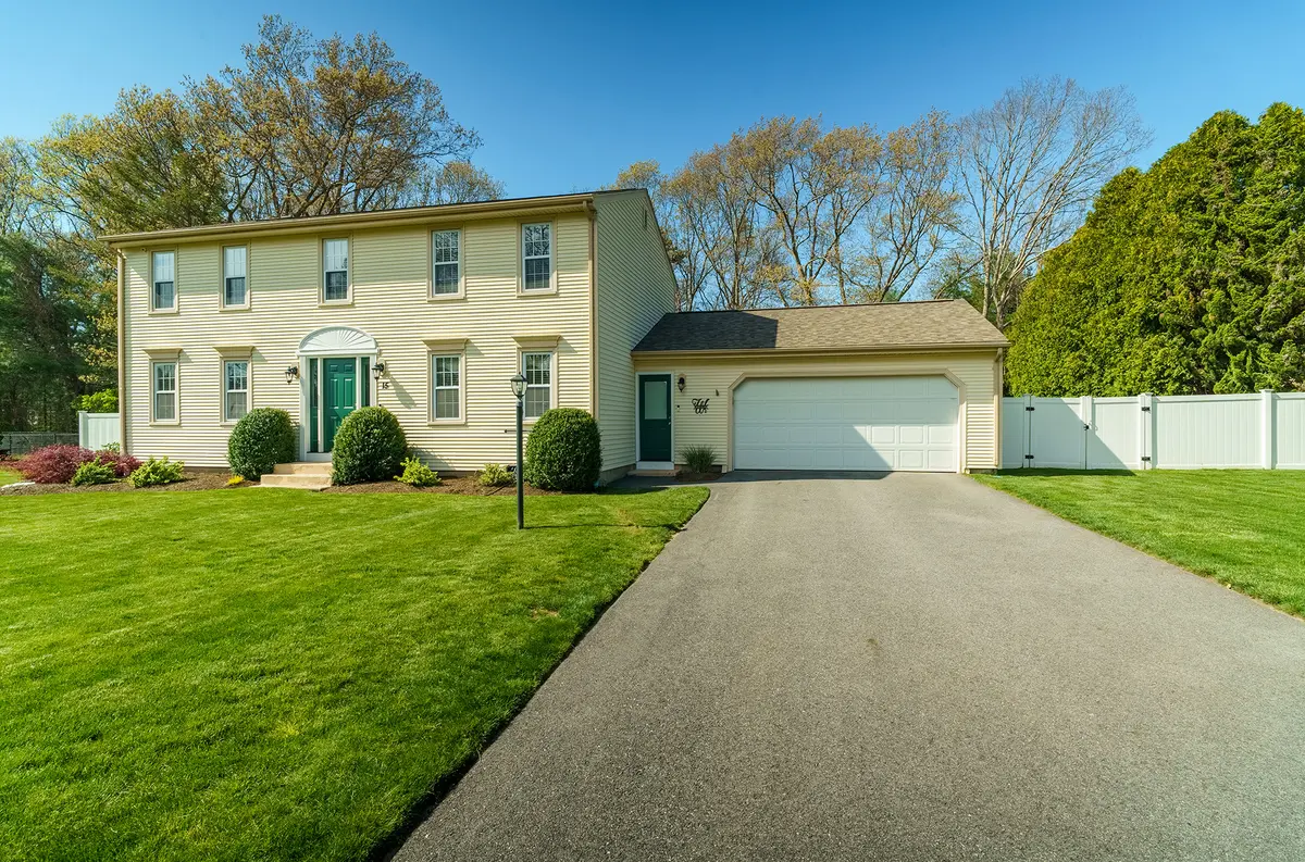 15 Winterberry Dr, Coventry, RI 02816-6502