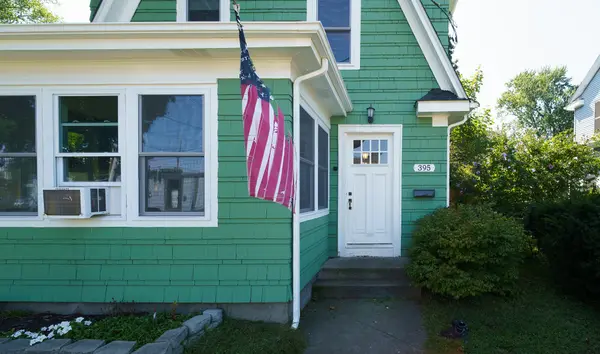 395 Norwood Ave, Warwick, RI 02888-2363