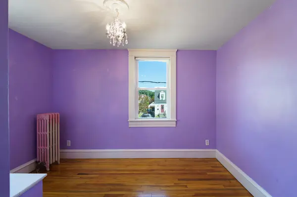 395 Norwood Ave, Warwick, RI 02888-2363
