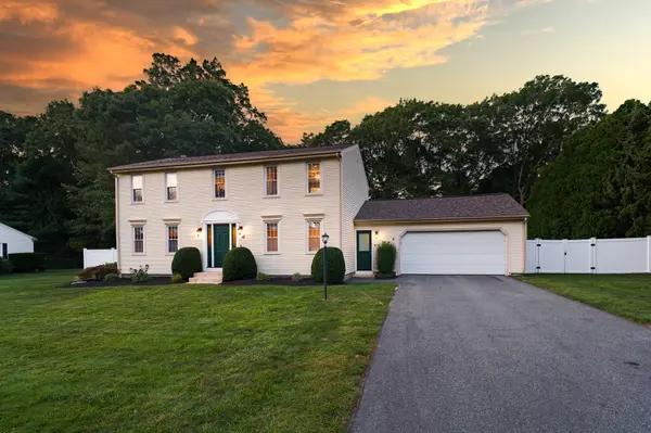15 Winterberry Dr, Coventry, RI 02816-6502