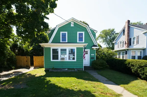 395 Norwood Ave, Warwick, RI 02888-2363