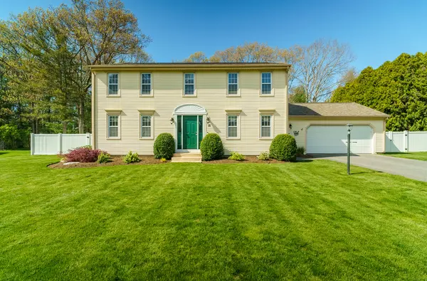 15 Winterberry Dr, Coventry, RI 02816-6502