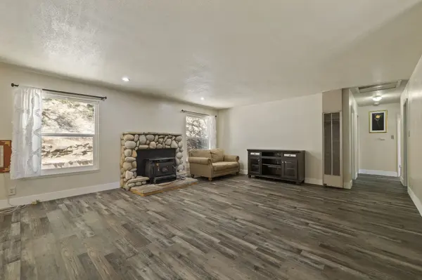 11124 Circle Dr, Jamestown, CA 95327-9609