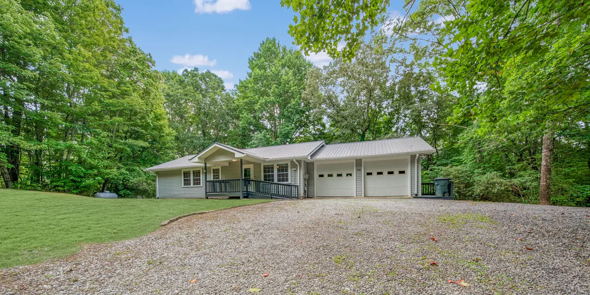 236 Reynolds Wood Dr, Brevard, NC 28712-7294