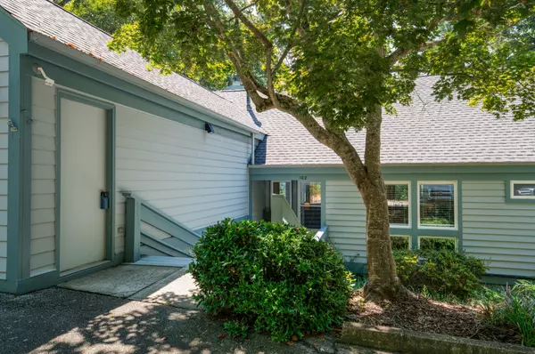 Flat Rock, NC 28731-8562,102 Sunny View Ln